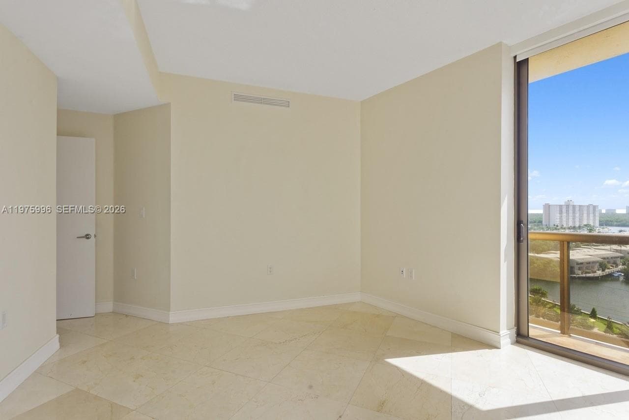 16275 Collins Ave 904 photo 5