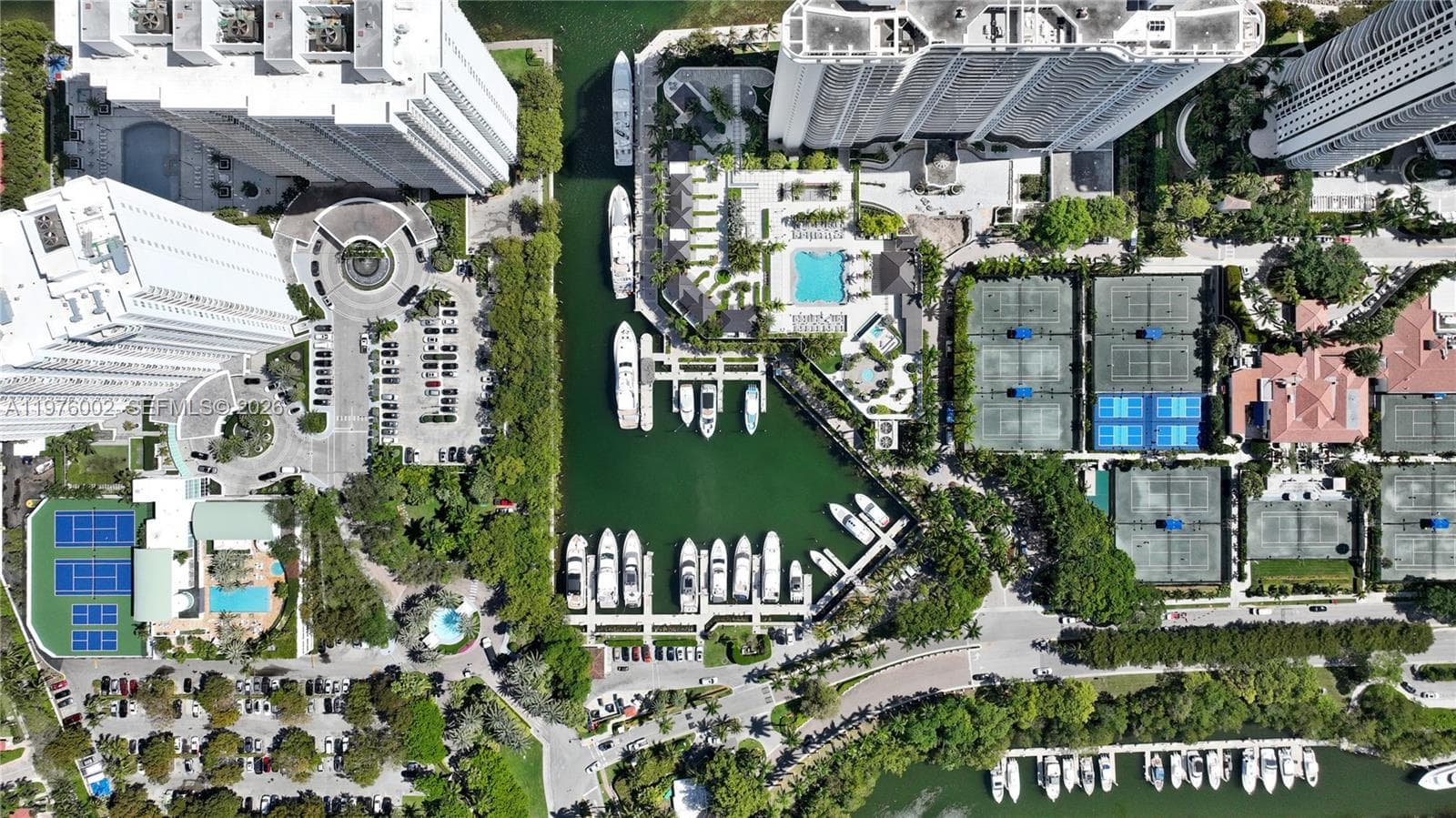 3201 183rd St 2906 photo 3