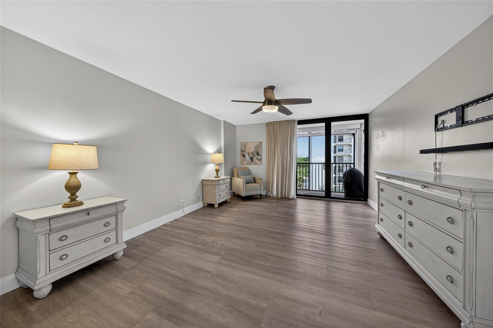 1629 Riverview Road 521 photo 6