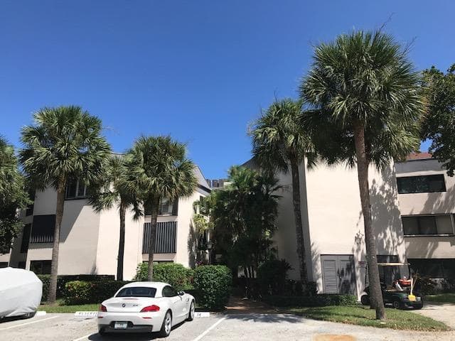 1640 Twelve Oaks Way 101 photo 2