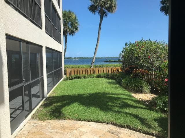 1640 Twelve Oaks Way 101 photo 18
