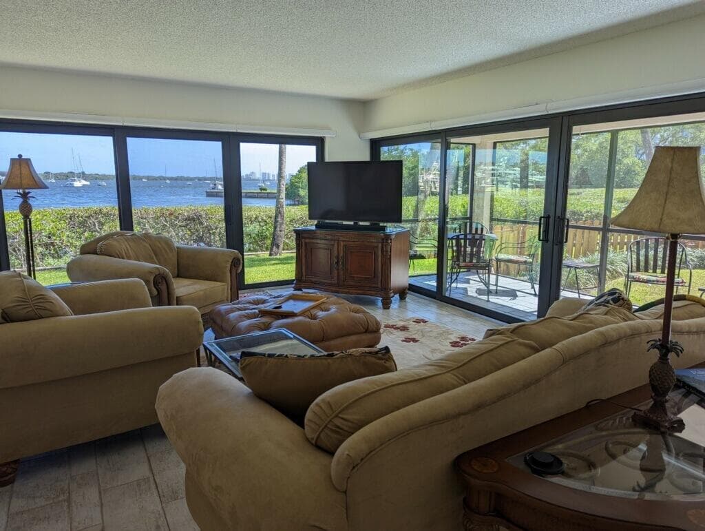 1640 Twelve Oaks Way 101 photo 4