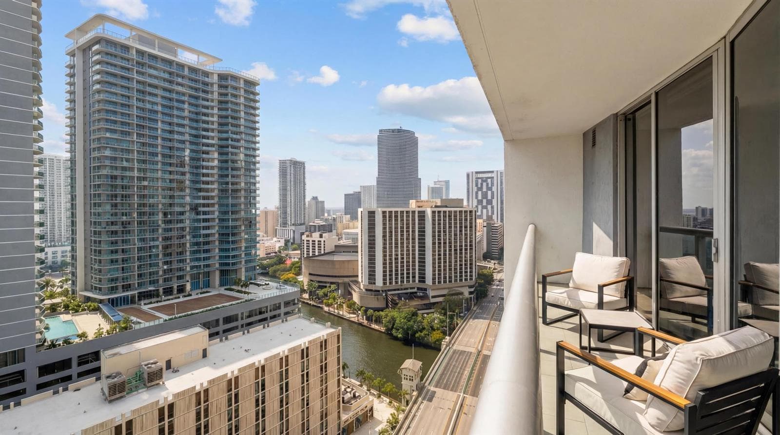 485 Brickell Avenue 2506 photo 15
