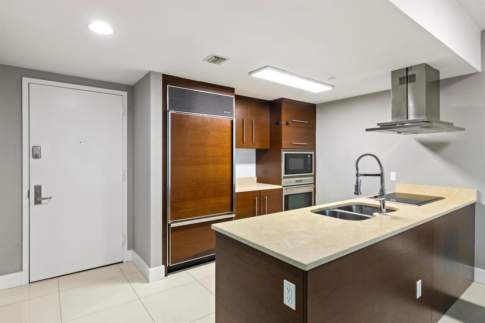 485 Brickell Avenue 2506 photo 4