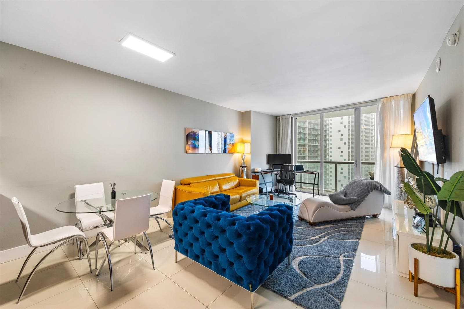 485 Brickell Avenue 2506 photo 8