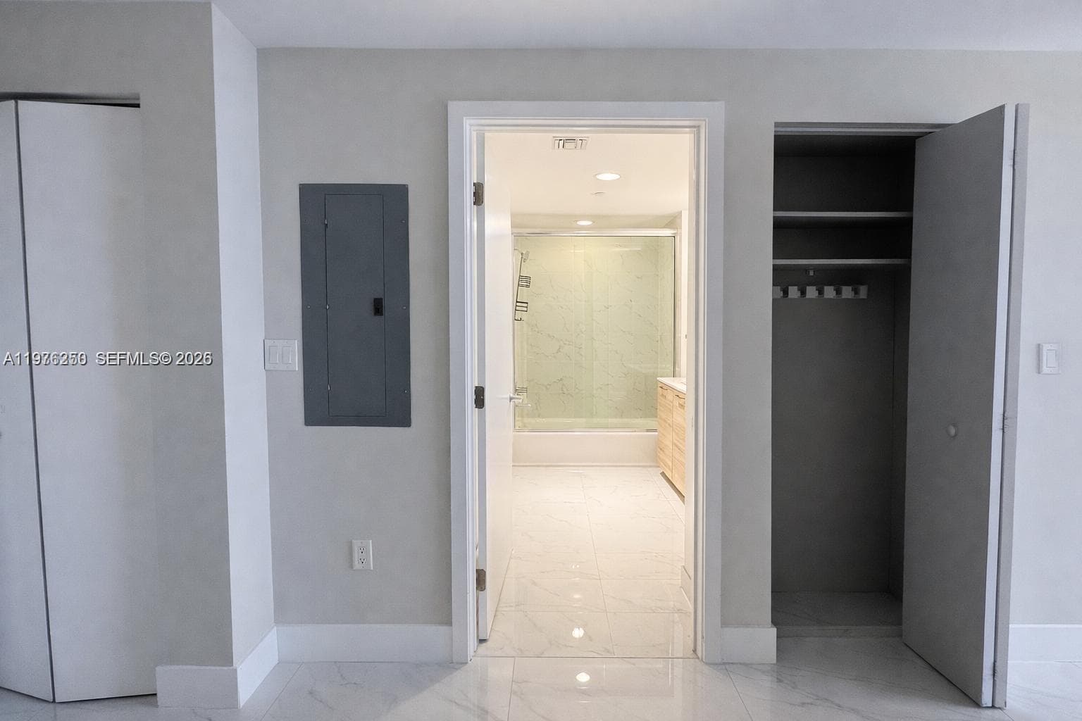 16385 Biscayne Blvd 1102 photo 23
