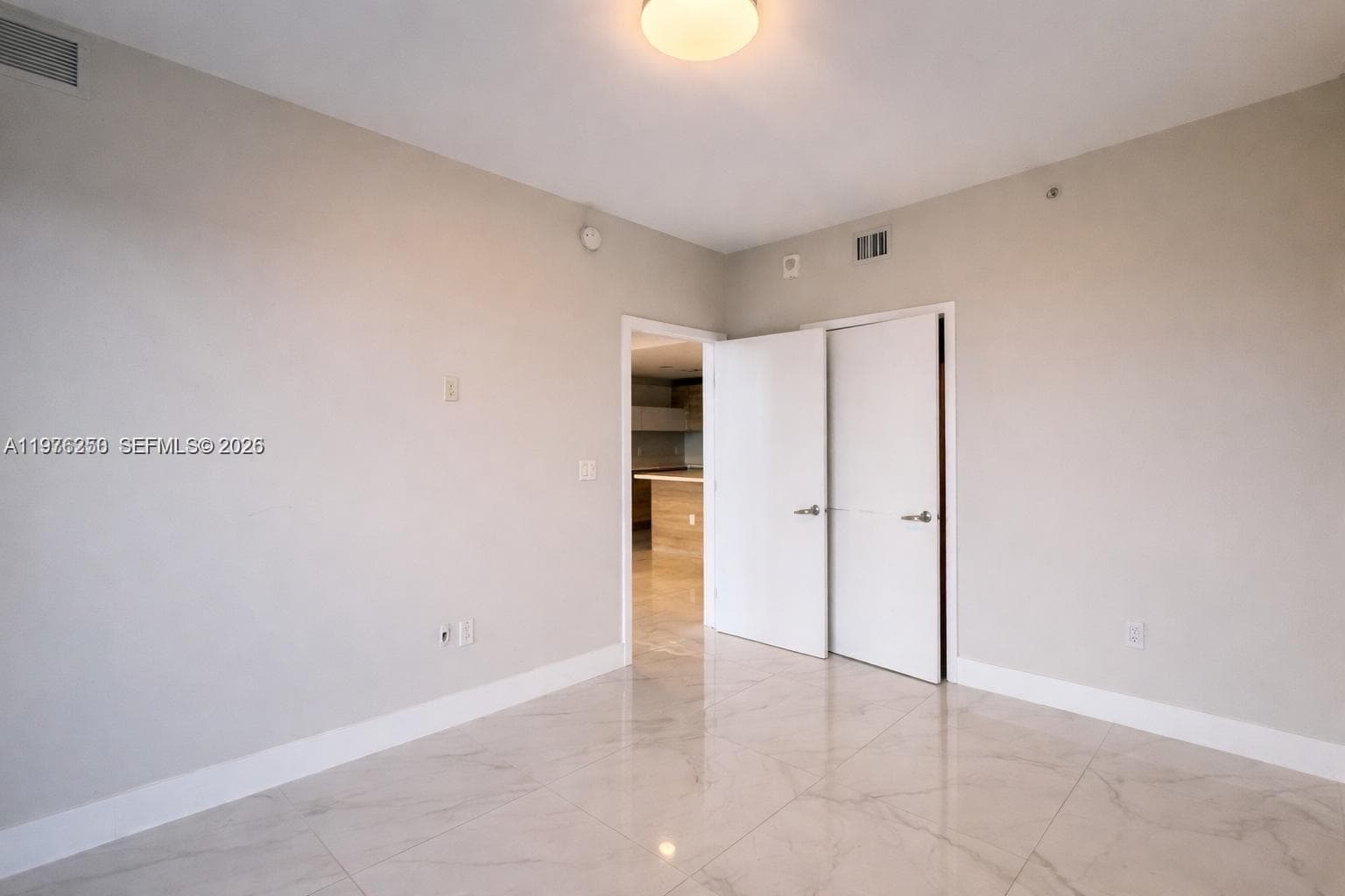 16385 Biscayne Blvd 1102 photo 13