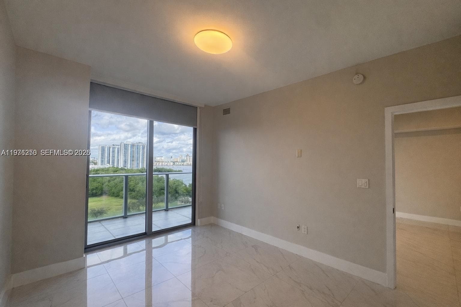 16385 Biscayne Blvd 1102 photo 12