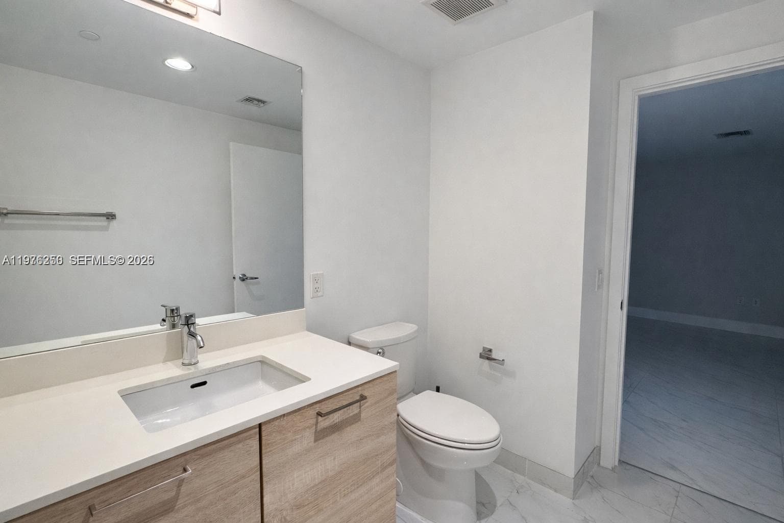 16385 Biscayne Blvd 1102 photo 19