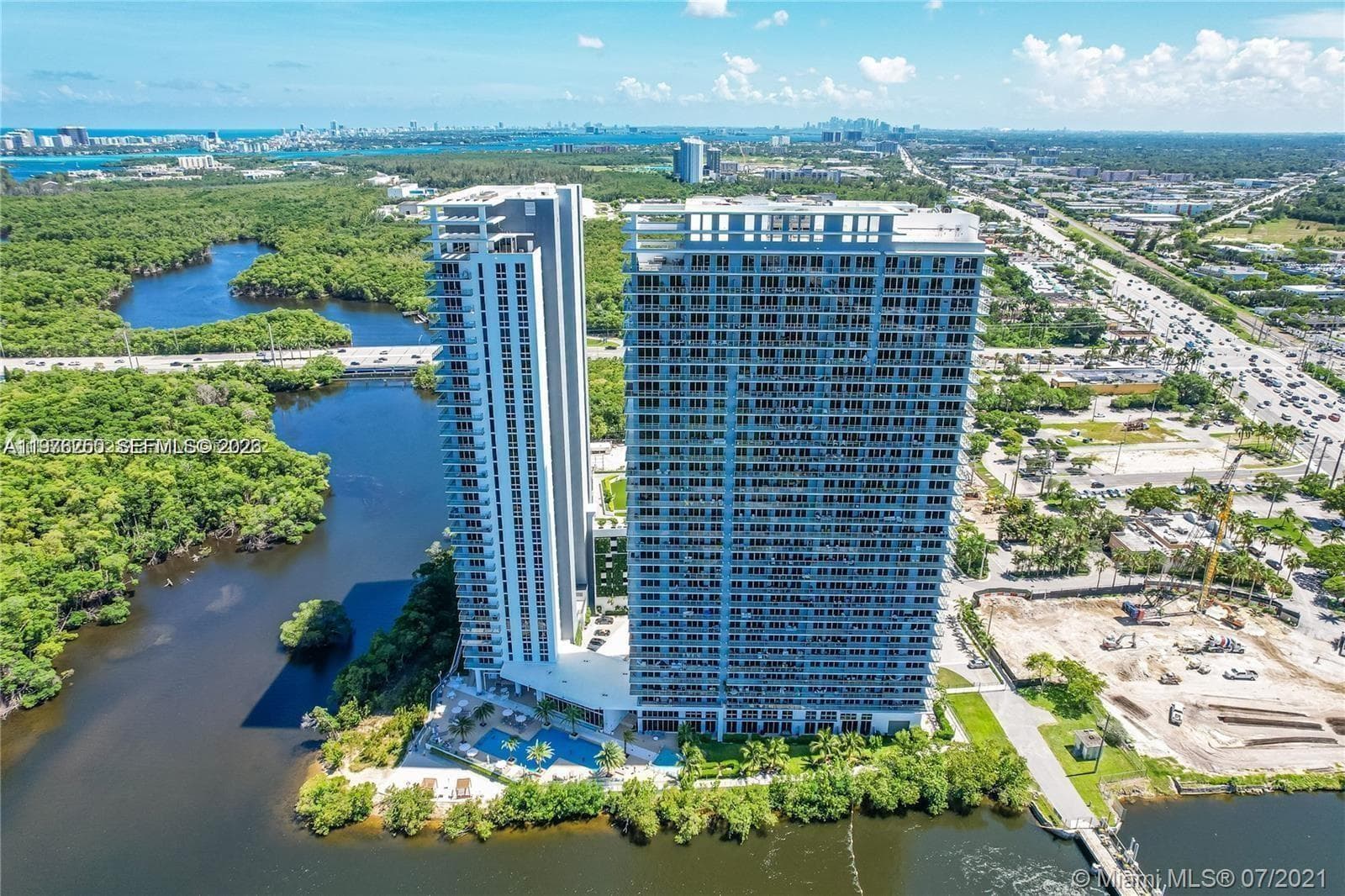 16385 Biscayne Blvd 1102 photo 25