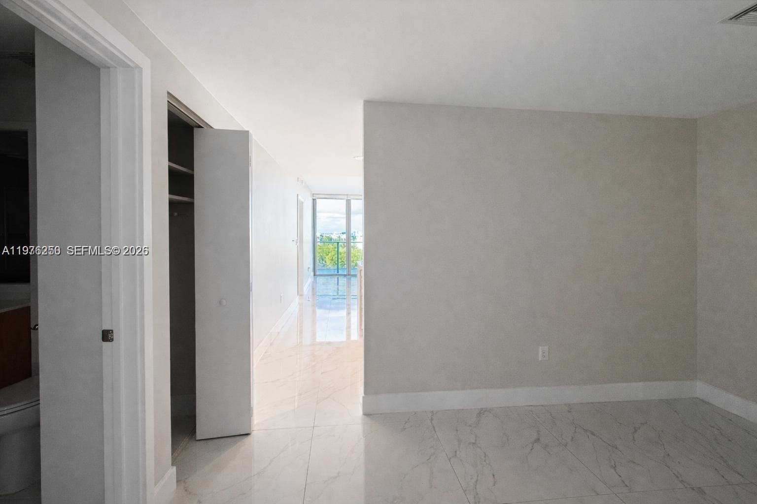 16385 Biscayne Blvd 1102 photo 21