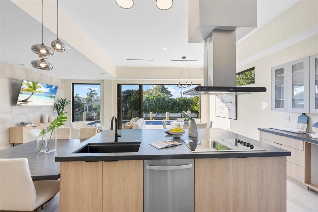1212 Avocado Isle photo 9