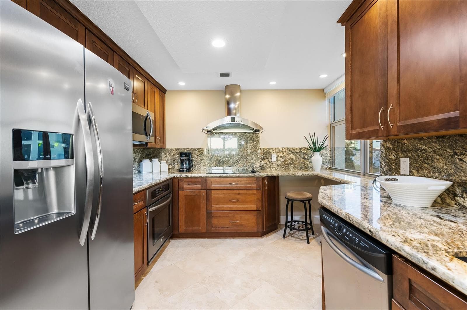 511 Bayshore Drive 501 photo 5