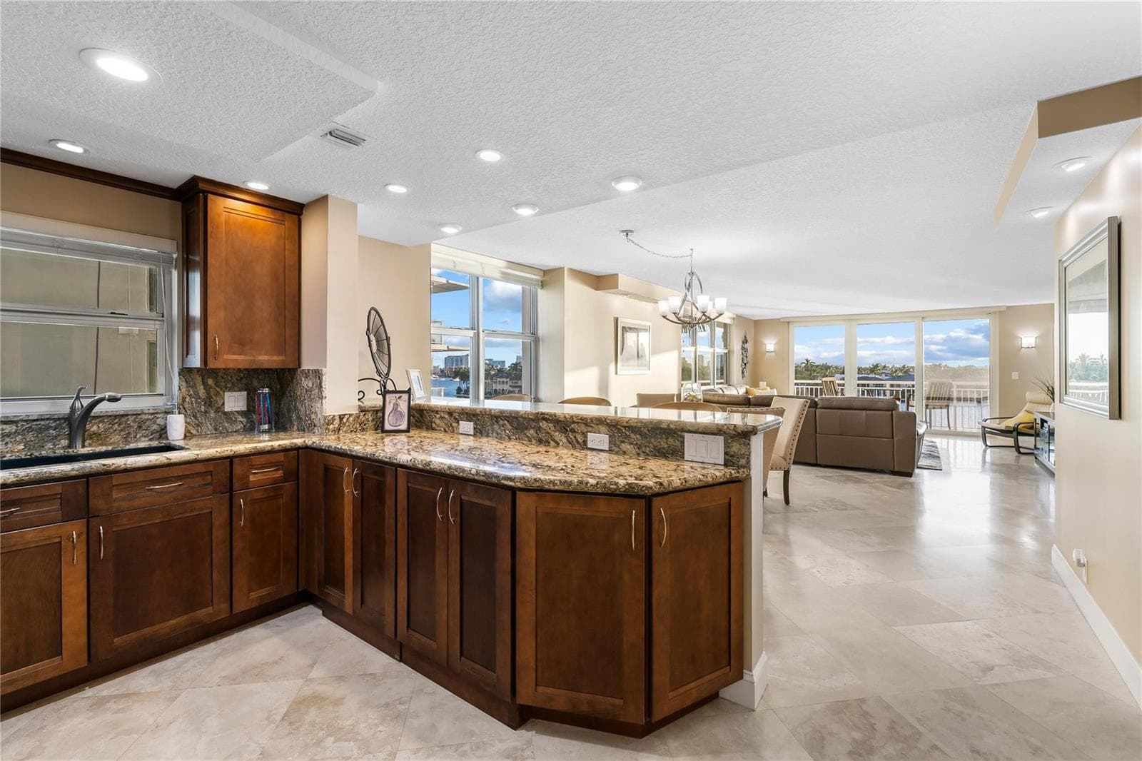 511 Bayshore Drive 501 photo 4