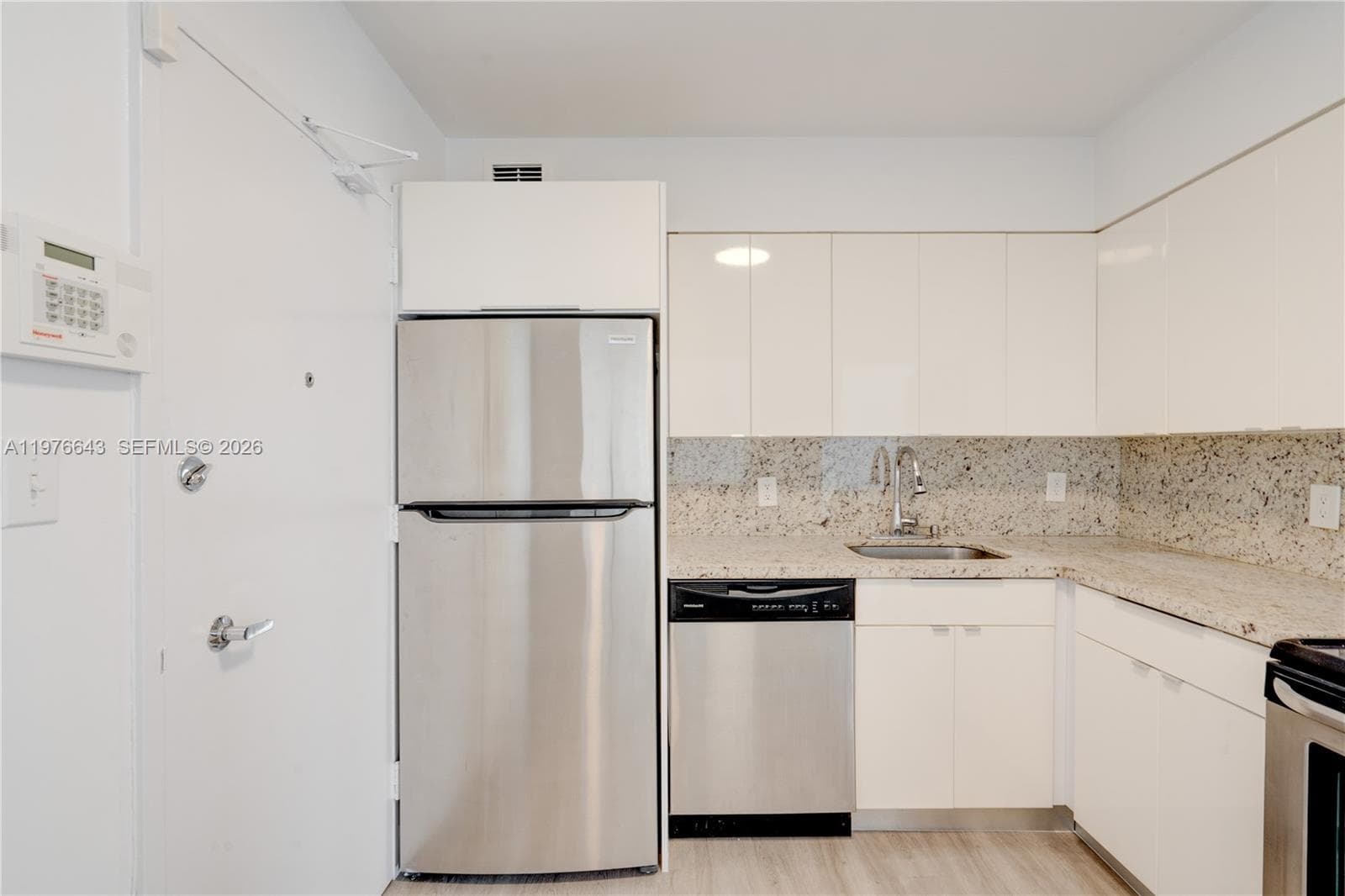 5161 Collins Ave 516 photo 23
