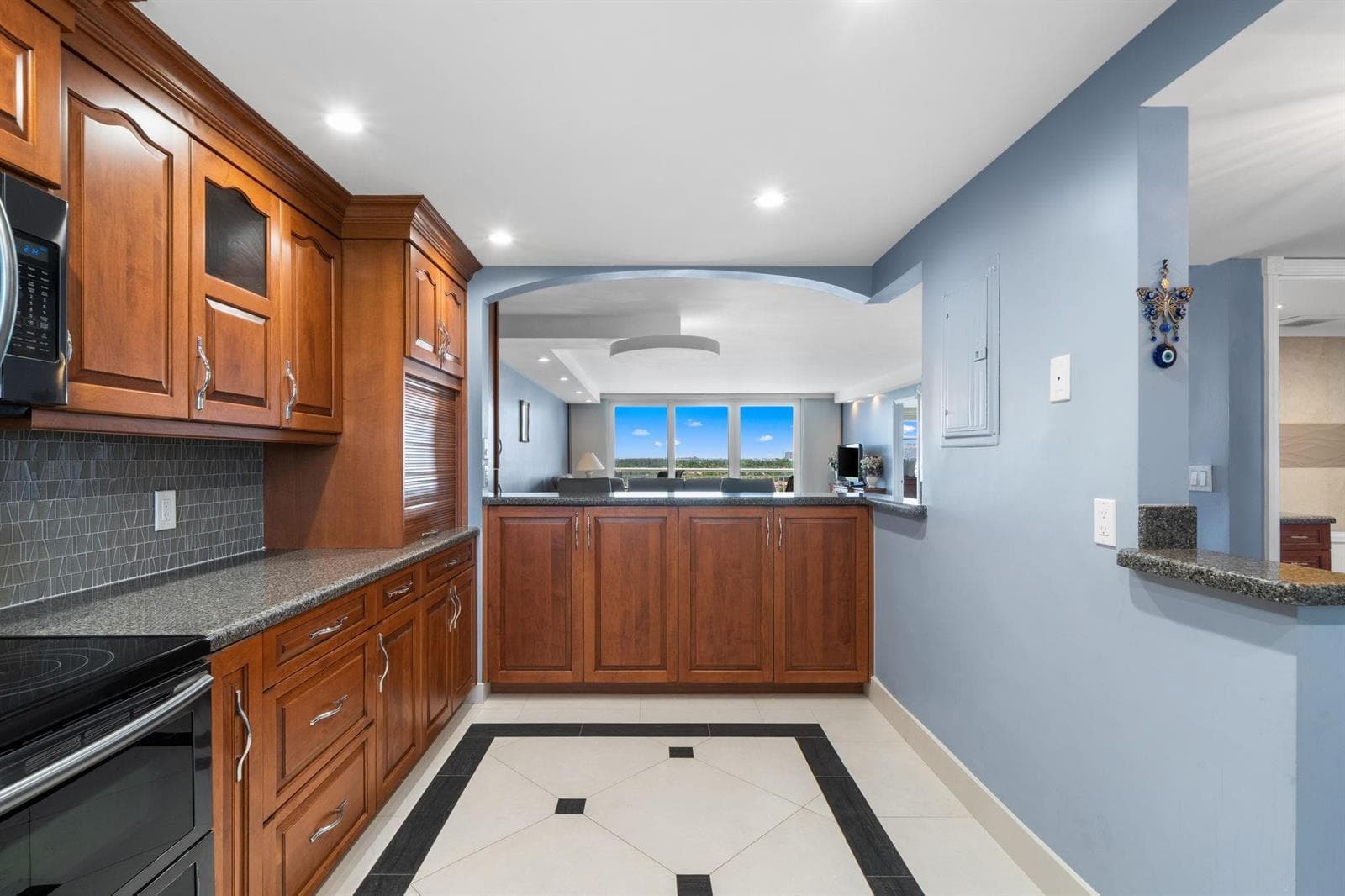511 Bayshore Drive 904 photo 10