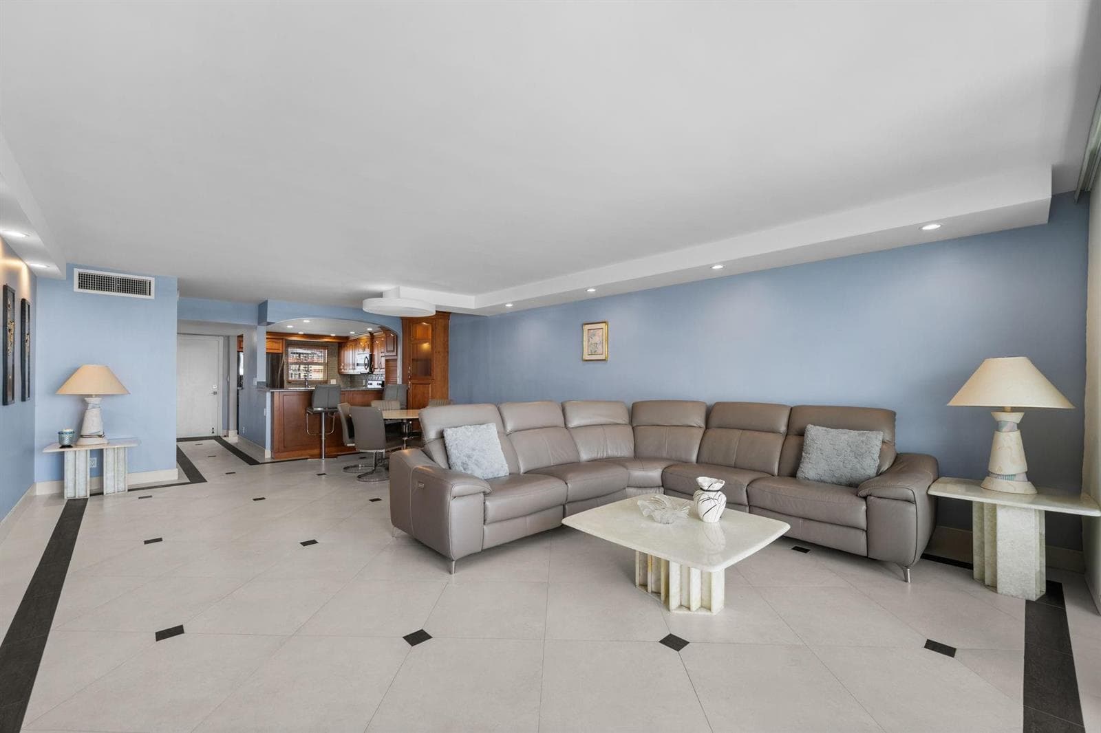 511 Bayshore Drive 904 photo 6