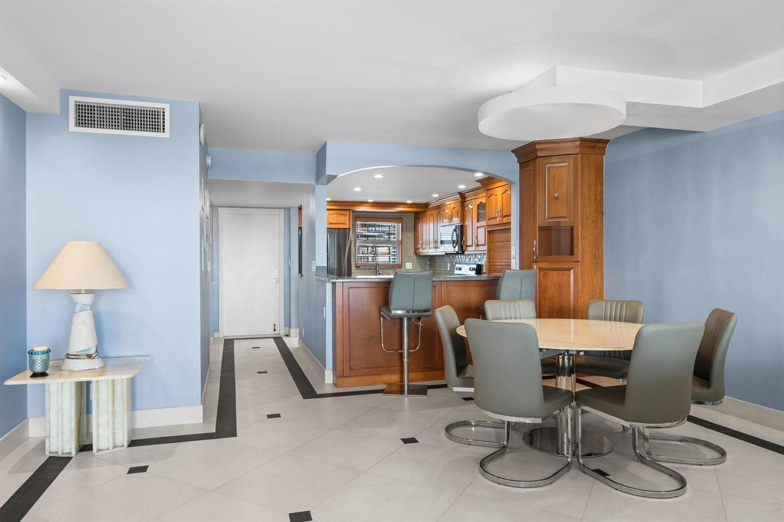 511 Bayshore Drive 904 photo 7