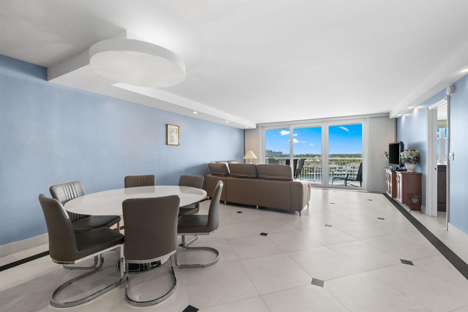 511 Bayshore Drive 904 photo 4