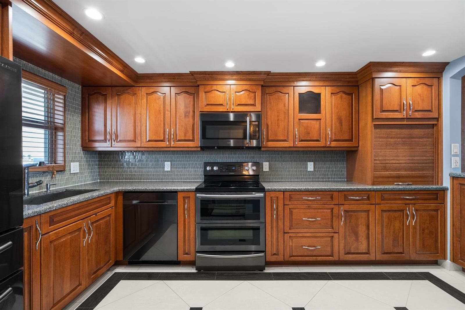 511 Bayshore Drive 904 photo 8