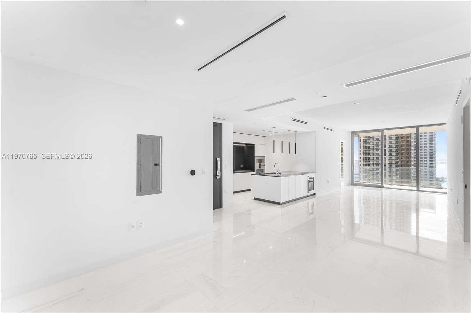 300 Biscyane Blvd Way 1202 photo 2
