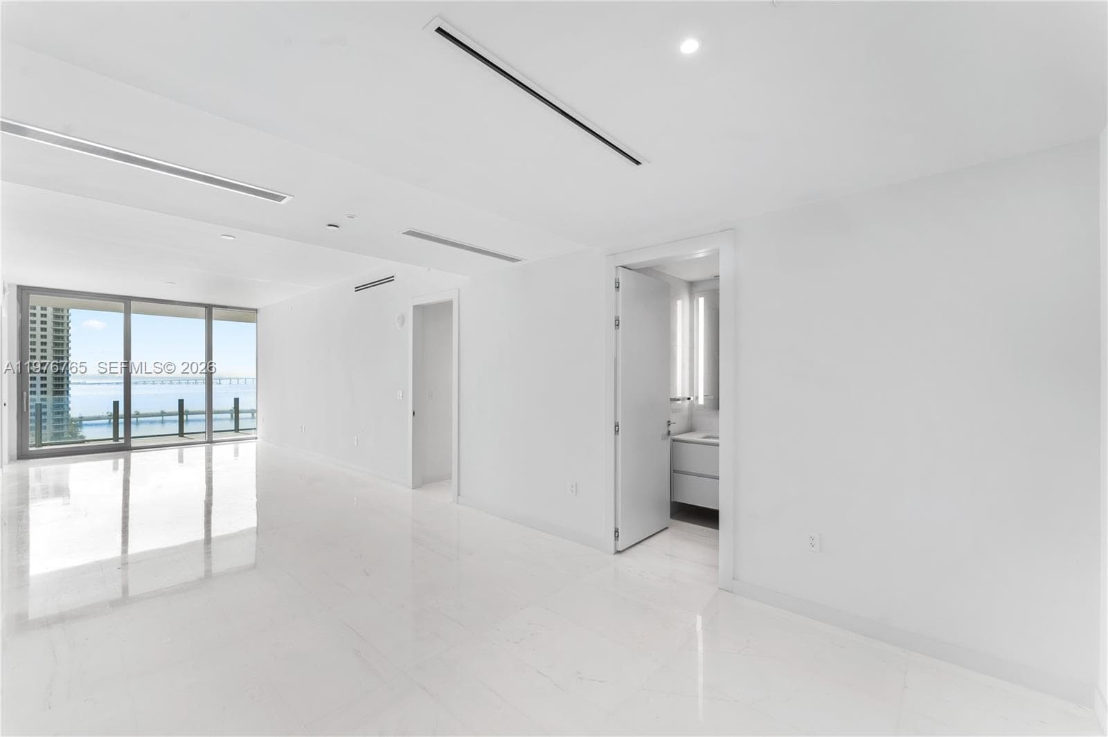 300 Biscyane Blvd Way 1202 photo 3