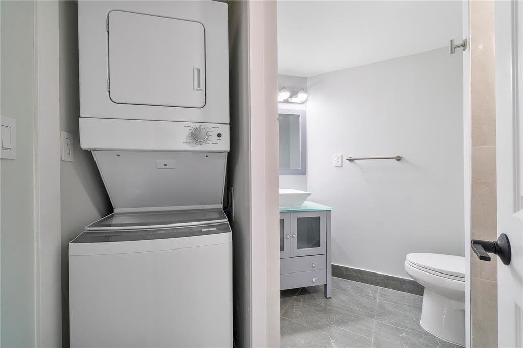 300 Three Islands Boulevard 306 photo 23