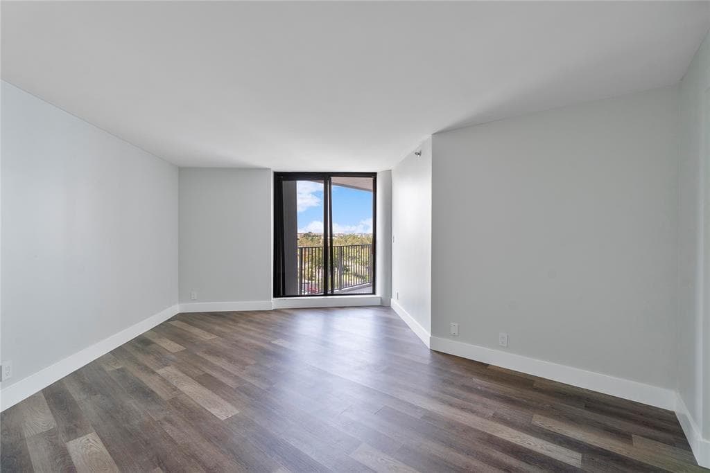 300 Three Islands Boulevard 306 photo 17