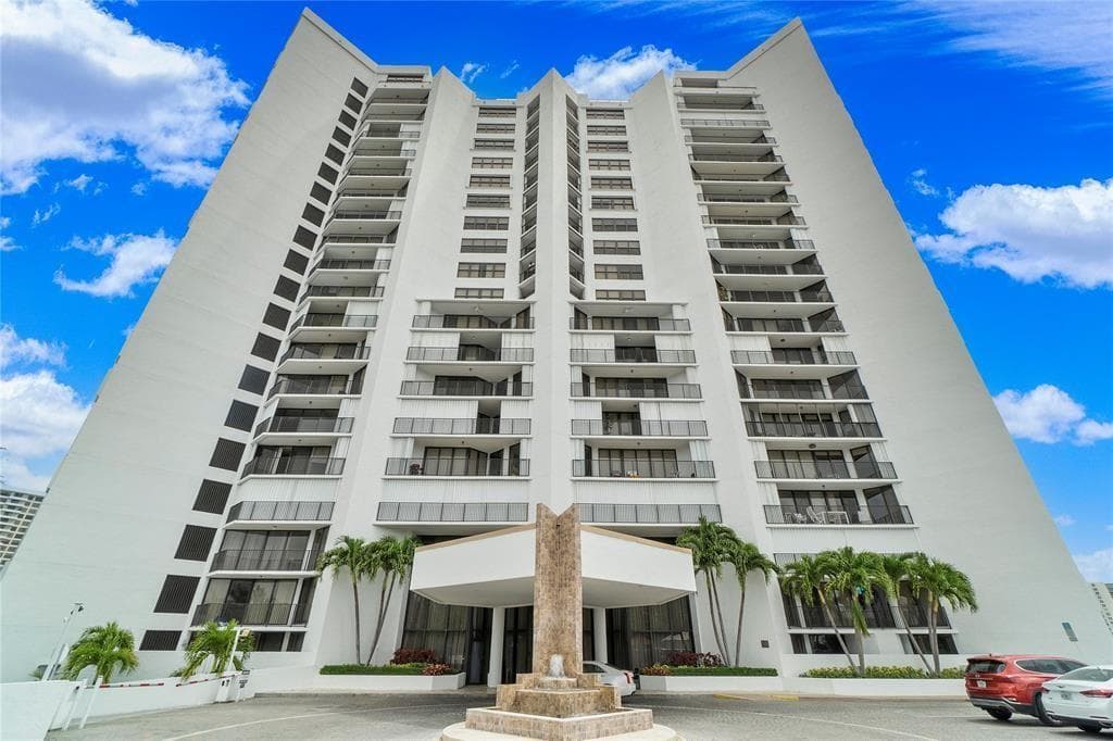 300 Three Islands Boulevard 306 photo 1