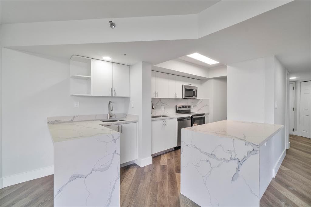 300 Three Islands Boulevard 306 photo 9