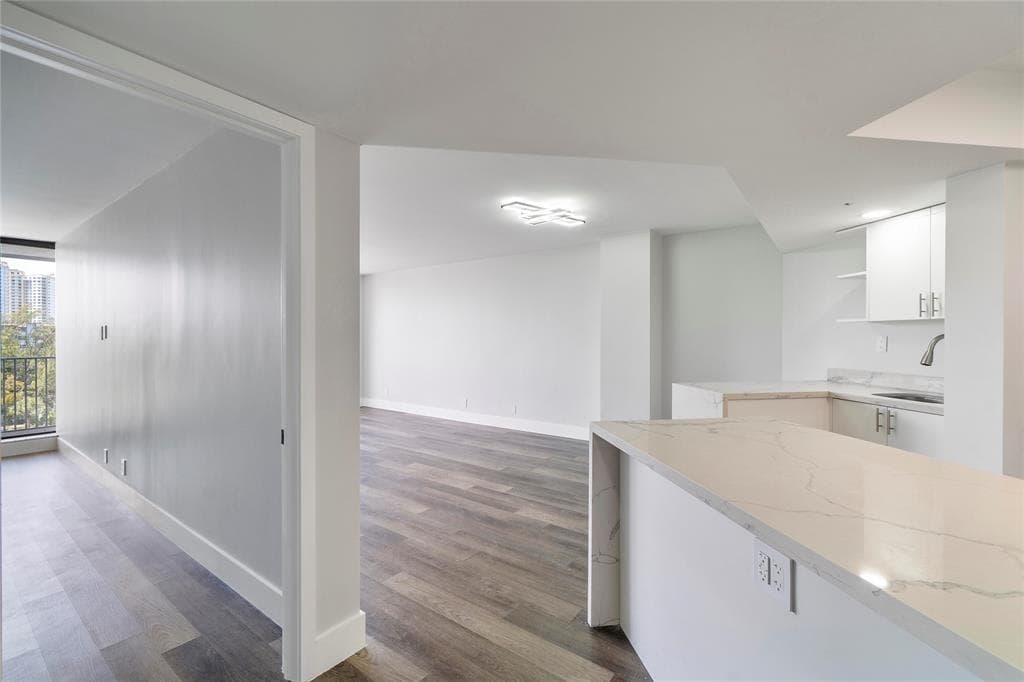 300 Three Islands Boulevard 306 photo 14
