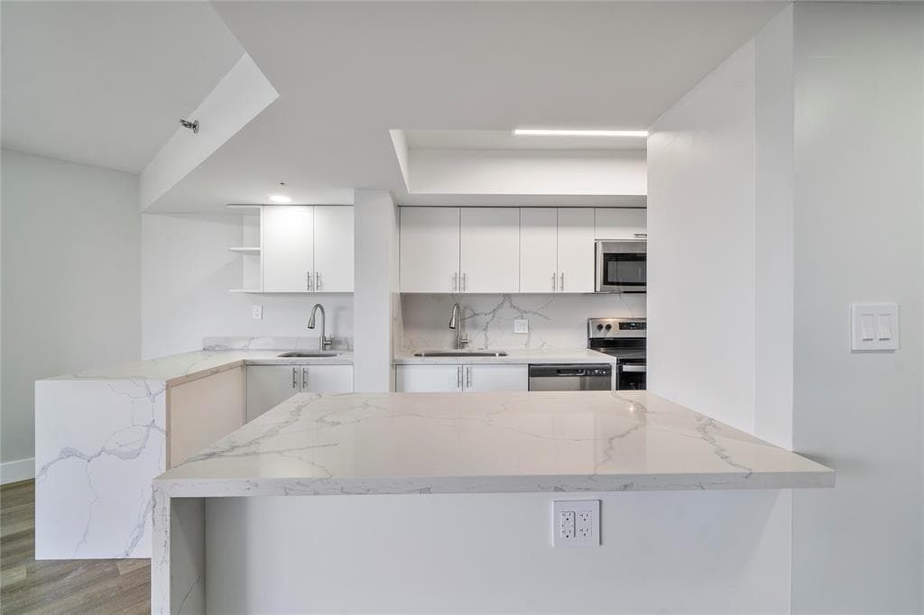 300 Three Islands Boulevard 306 photo 8