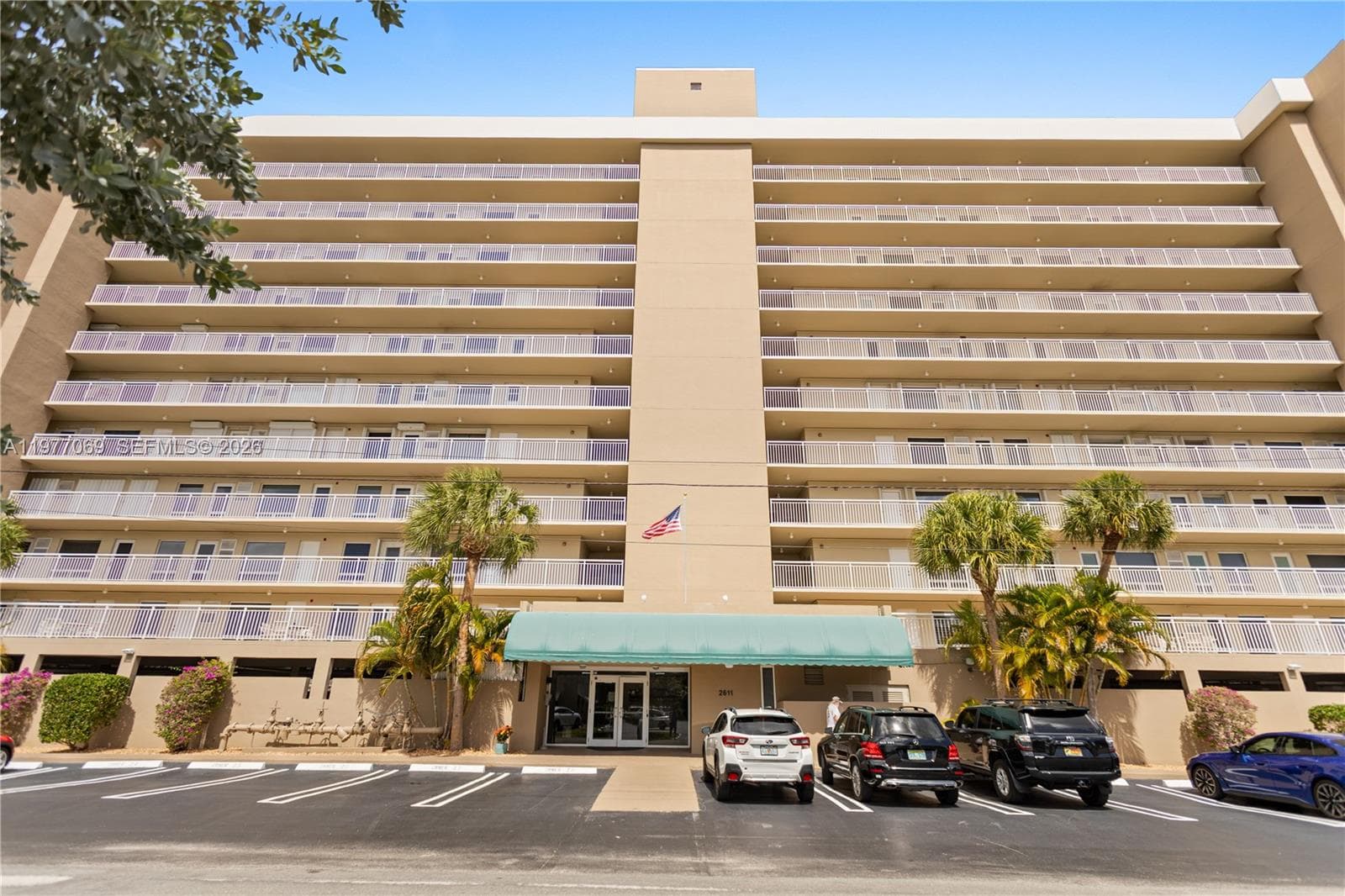 2611 N Riverside Dr 901 photo 23