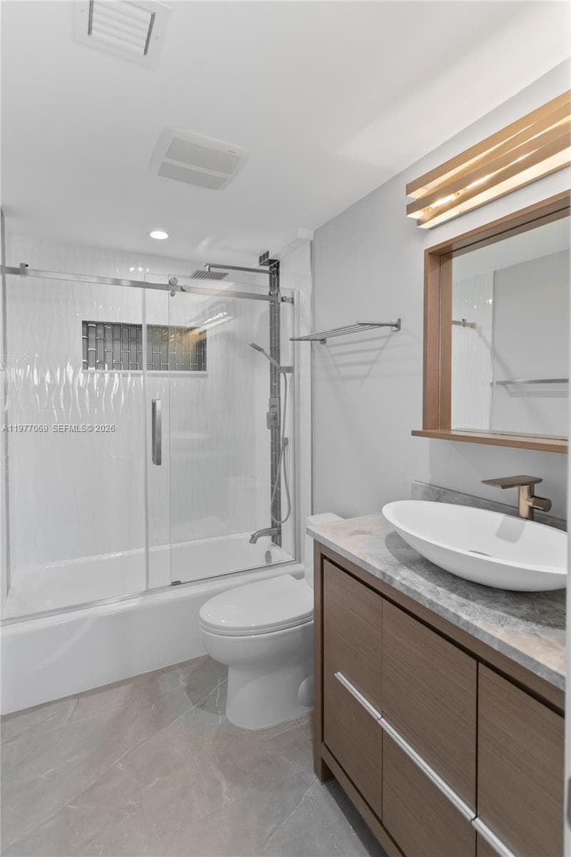 2611 N Riverside Dr 901 photo 17
