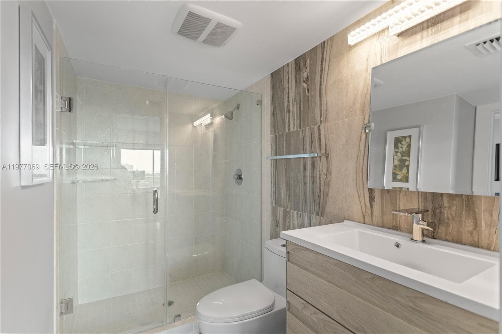 2611 N Riverside Dr 901 photo 15