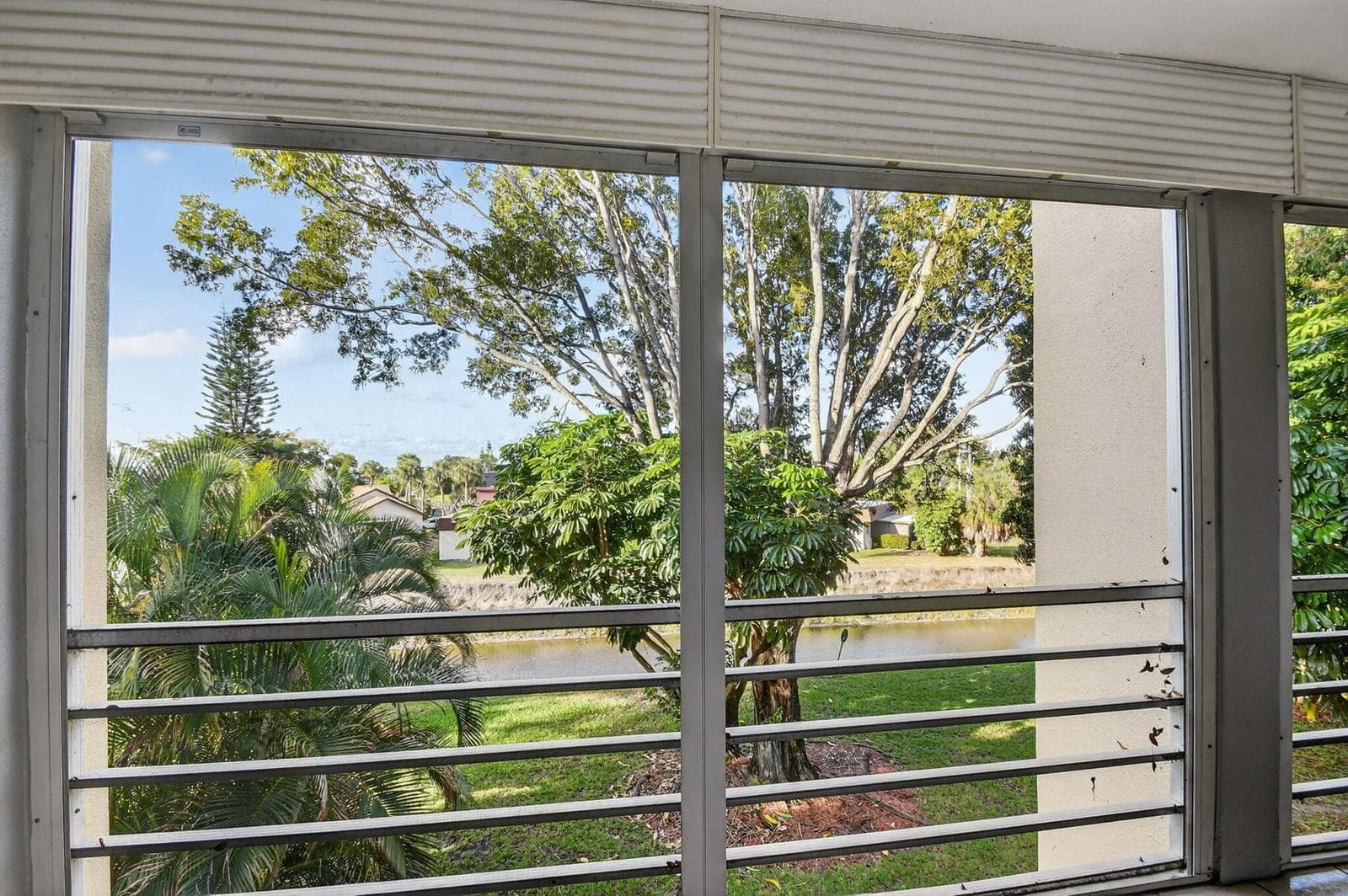3524 Via Poinciana 303 photo 2