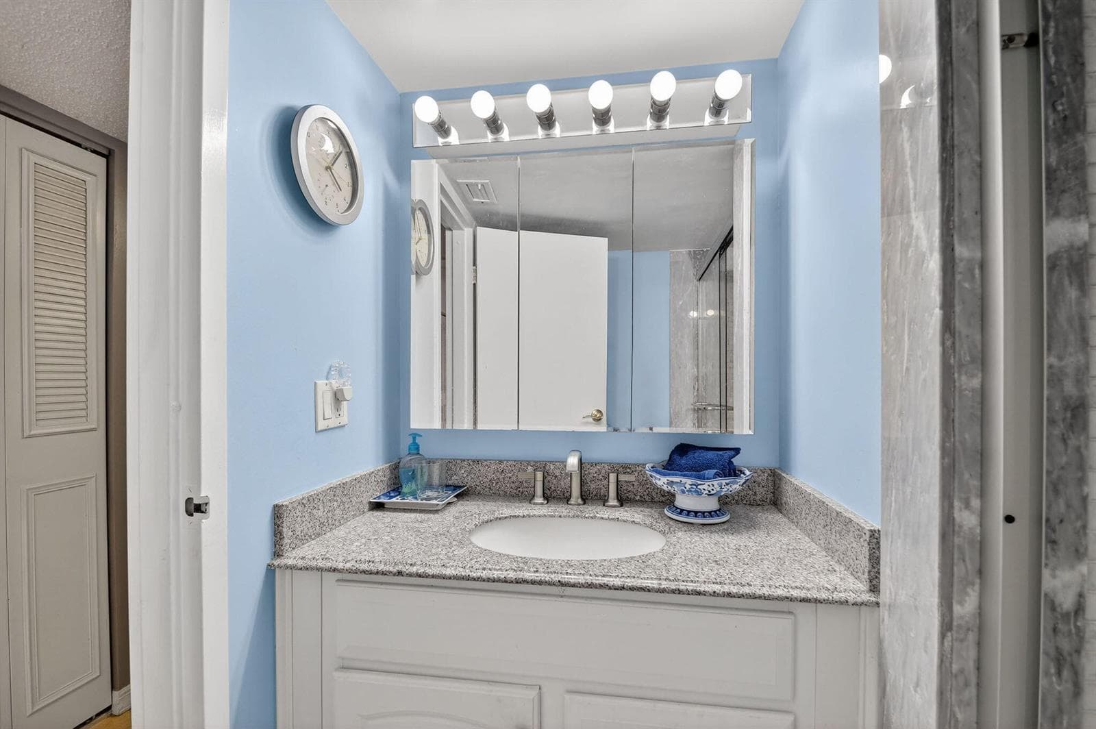 3524 Via Poinciana 303 photo 17