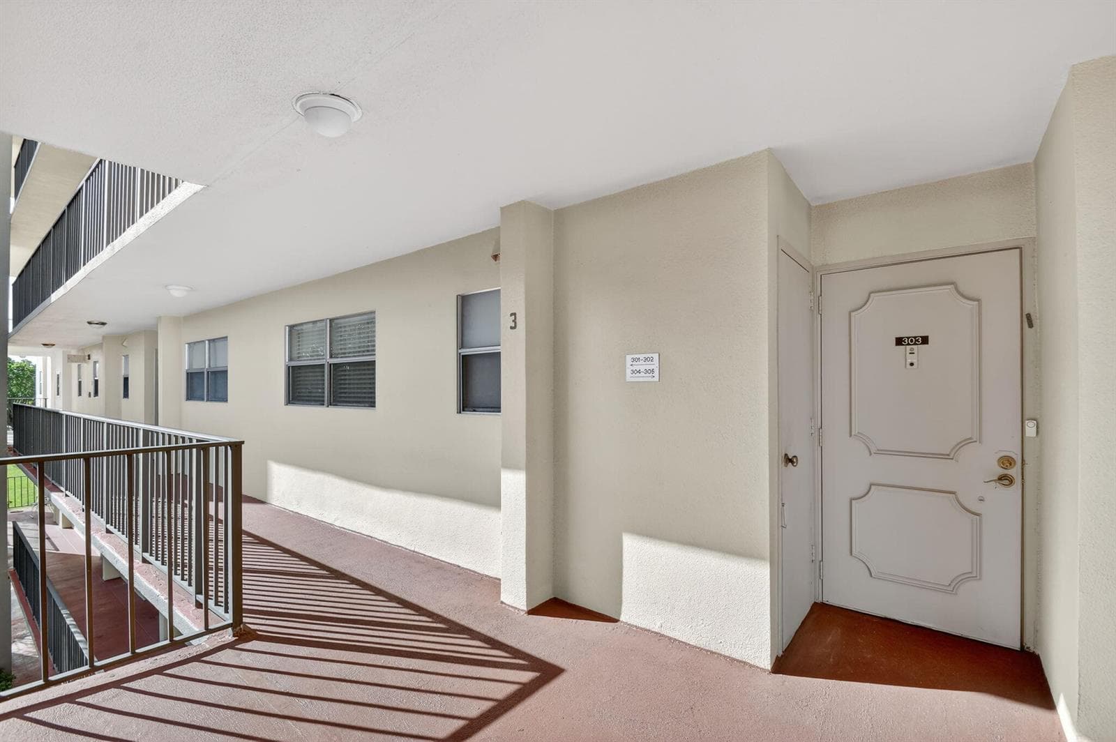 3524 Via Poinciana 303 photo 5