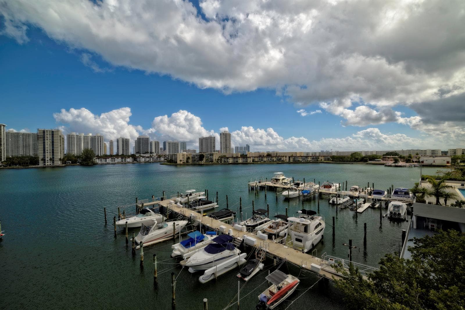 18081 Biscayne Boulevard 403 photo 23