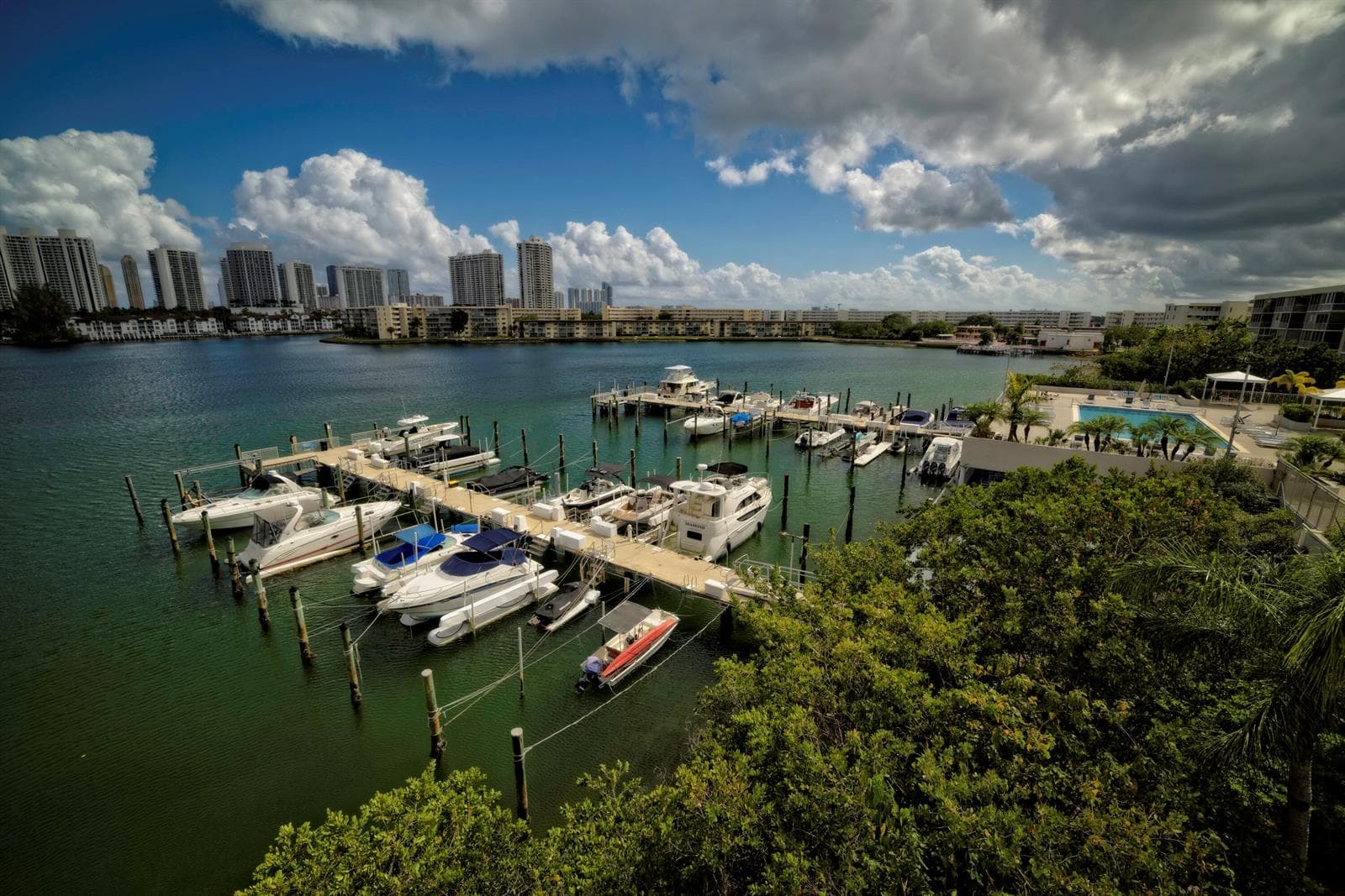 18081 Biscayne Boulevard 403 photo 2