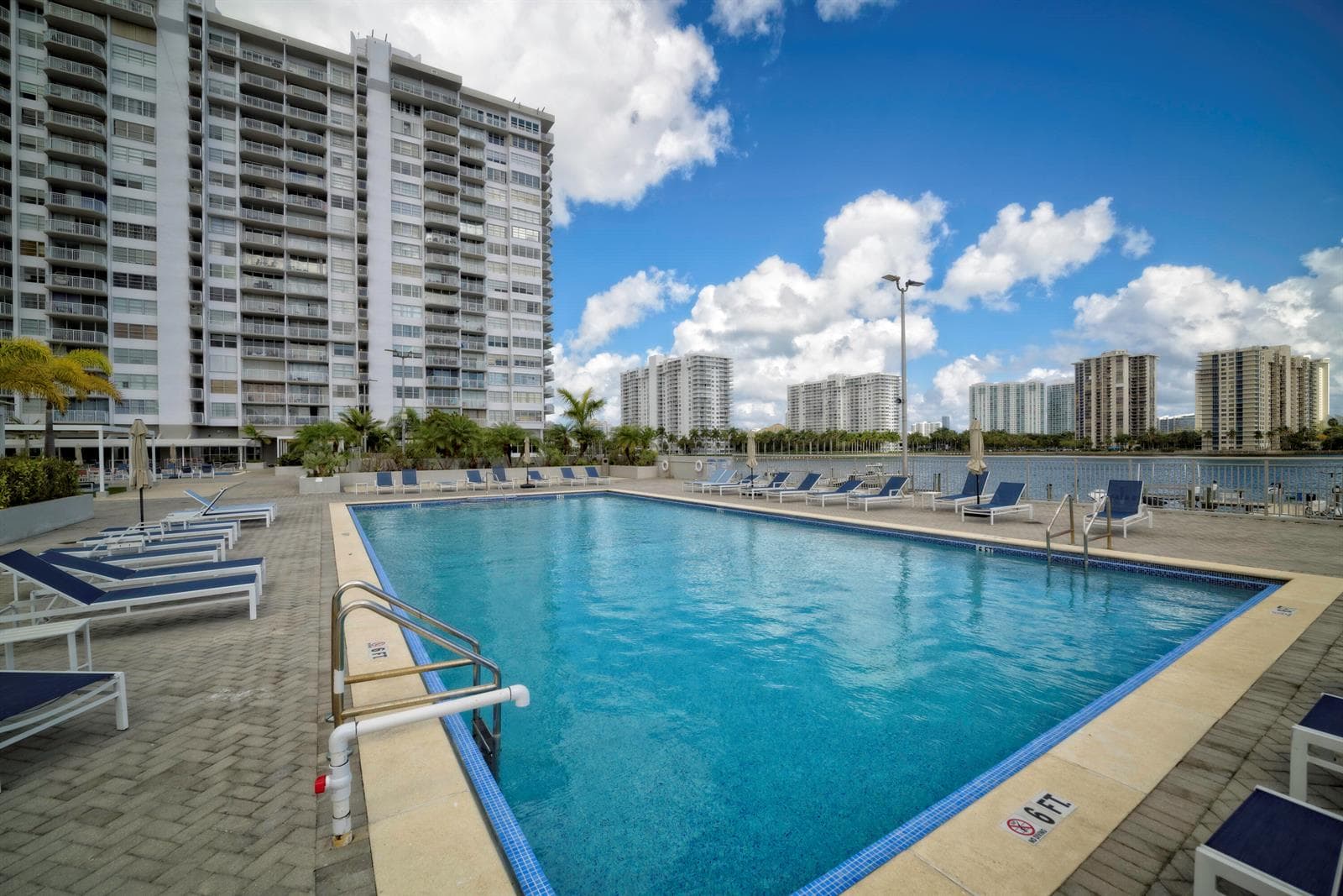 18081 Biscayne Boulevard 403 photo 17