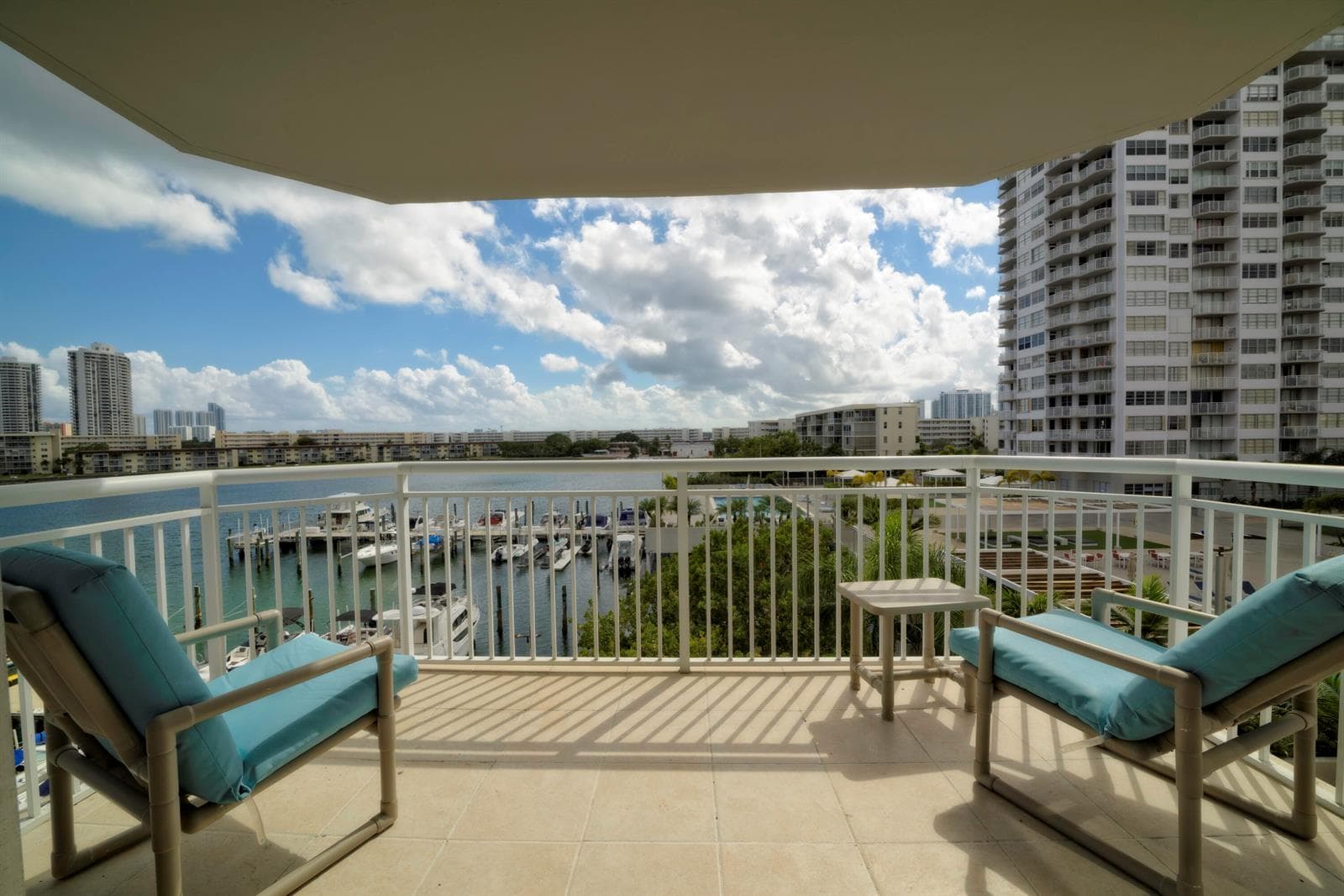 18081 Biscayne Boulevard 403 photo 3
