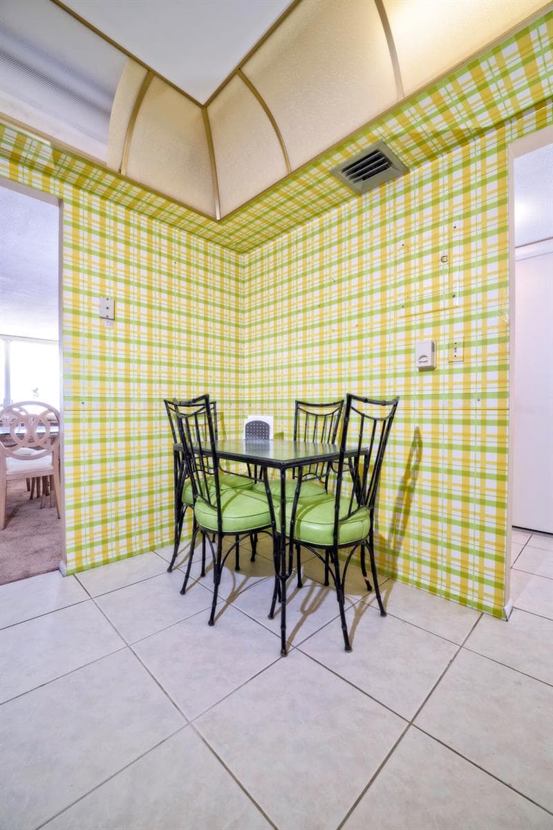 18081 Biscayne Boulevard 403 photo 9