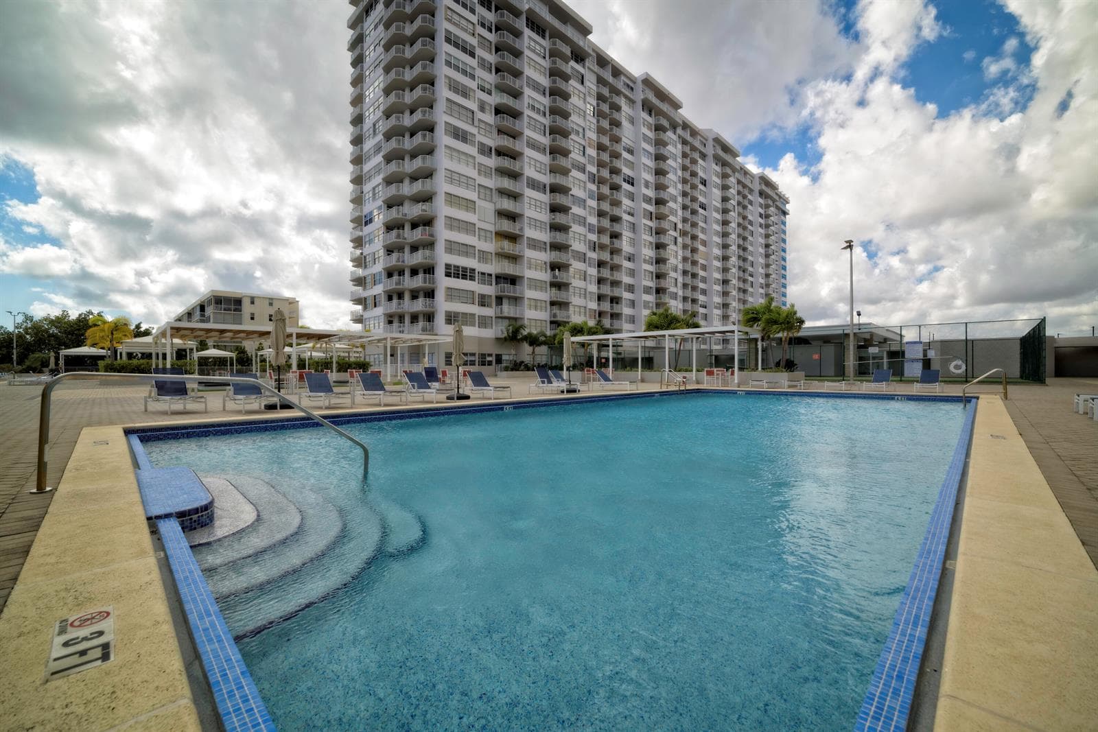 18081 Biscayne Boulevard 403 photo 10