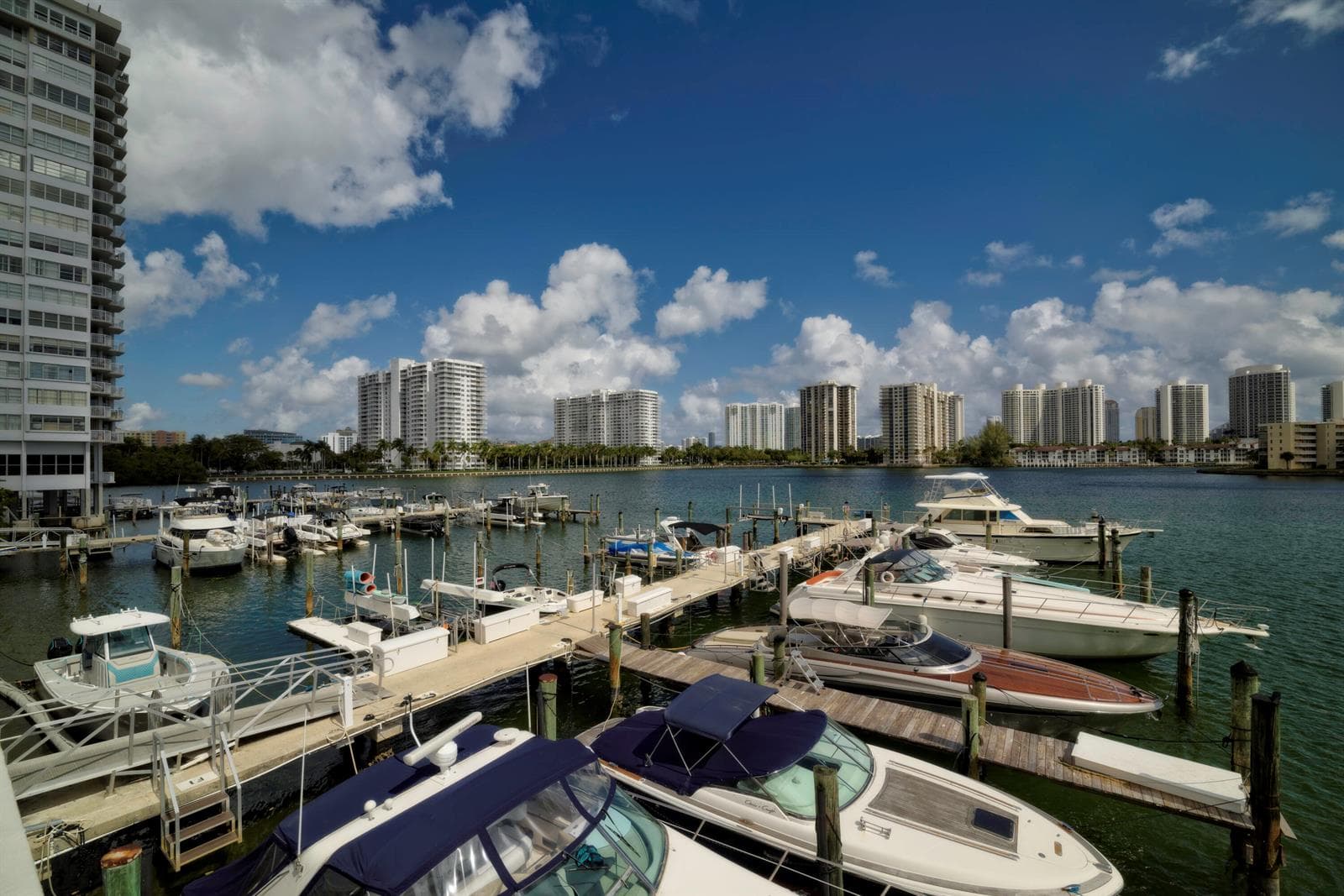 18081 Biscayne Boulevard 403 photo 18