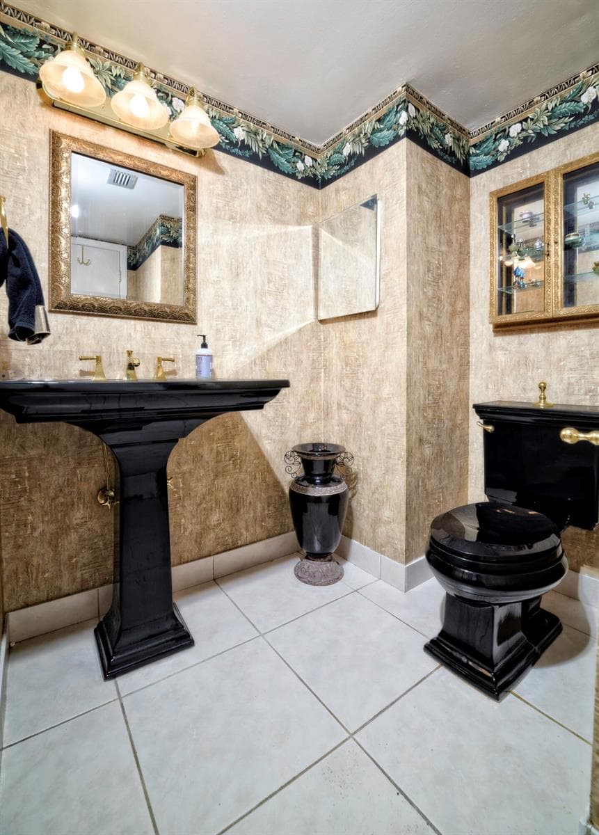 18081 Biscayne Boulevard 403 photo 19