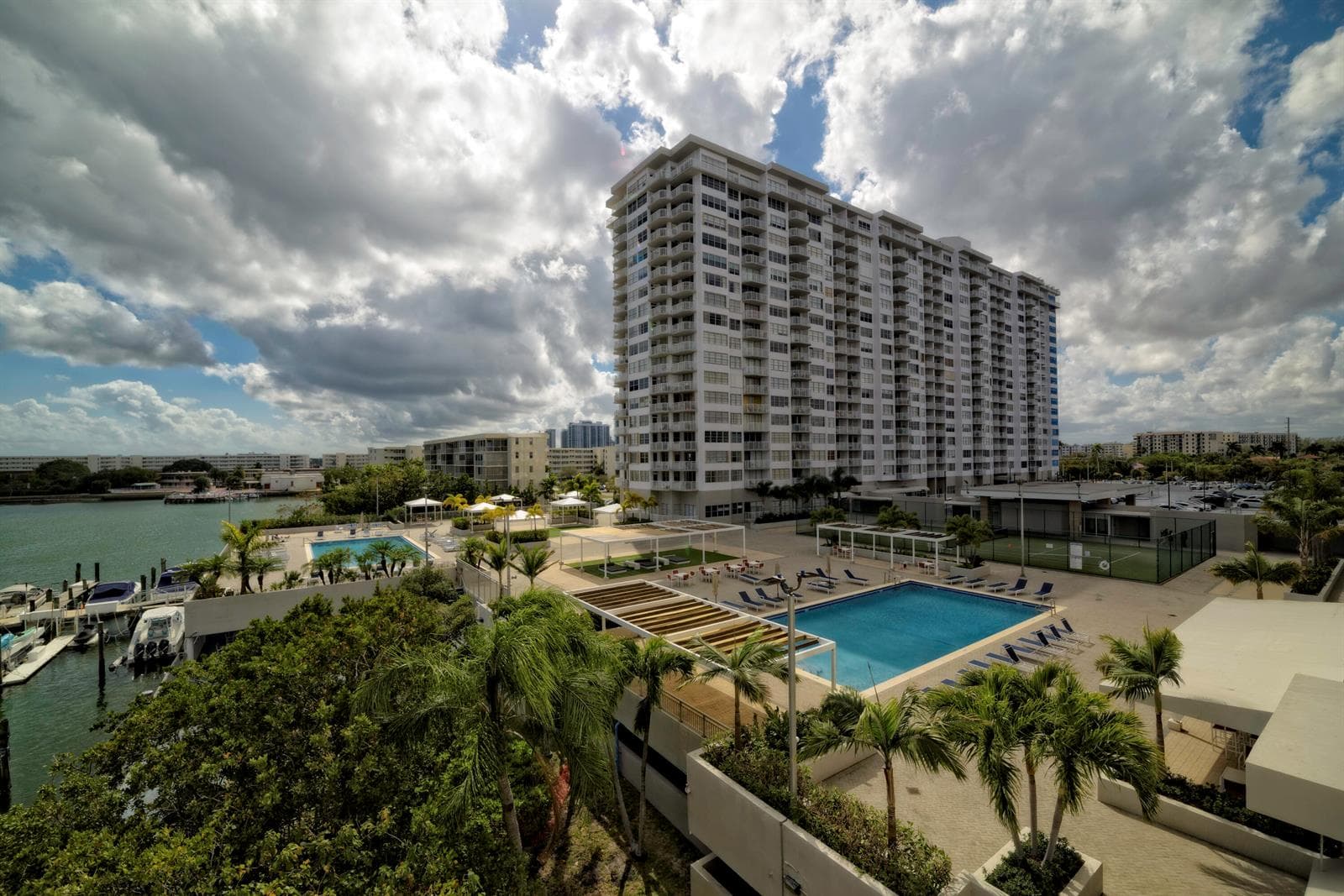 18081 Biscayne Boulevard 403 photo 8