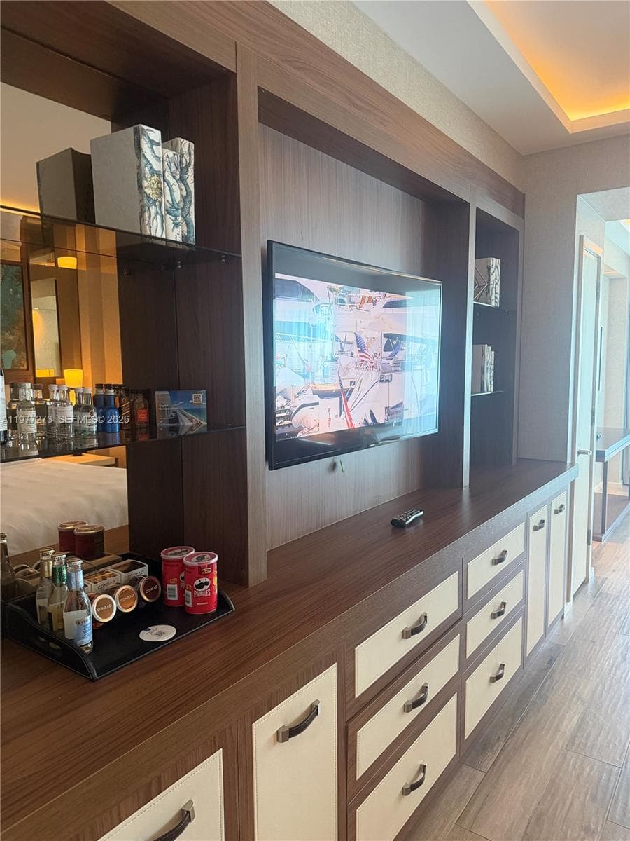 551 N Fort Lauderdale Beach Blvd R1810 photo 18