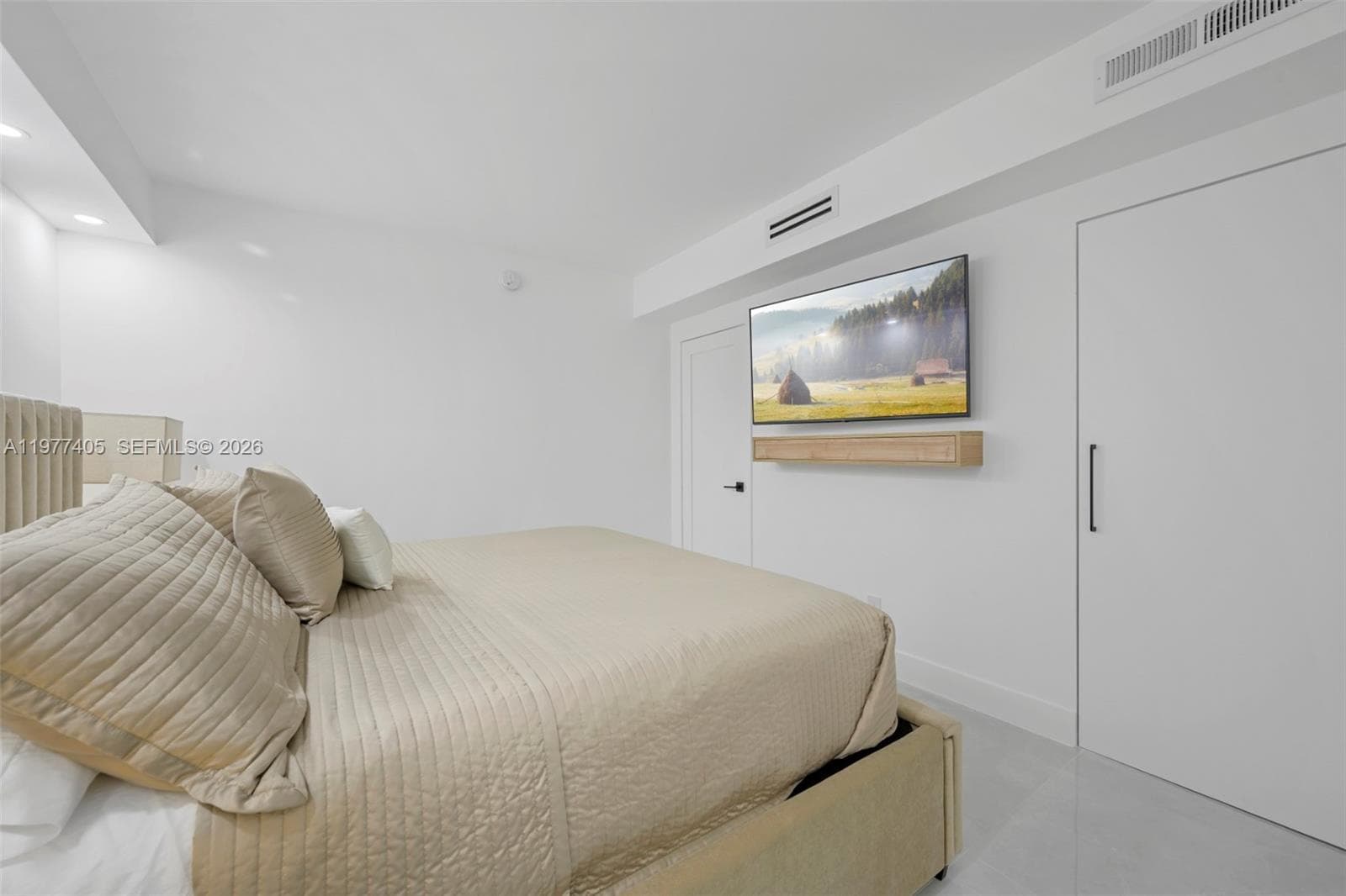 19370 Collins Ave 507 photo 12