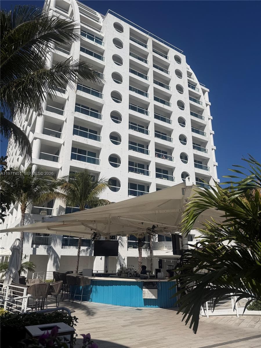 551 N Fort Lauderdale Beach Blvd R2201 photo 2